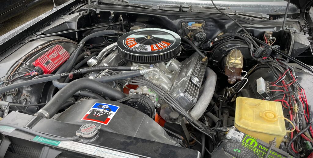 1974 Dodge Monaco Bluesmobile Replica, engine