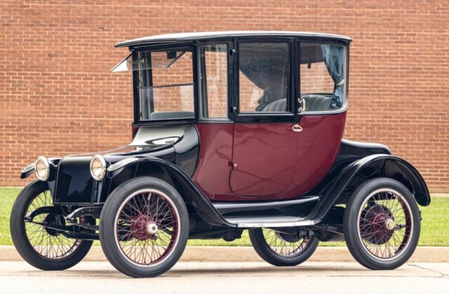 This 1918 Detroit Electric Is Powered by Modern Batteries, And It Actually Works